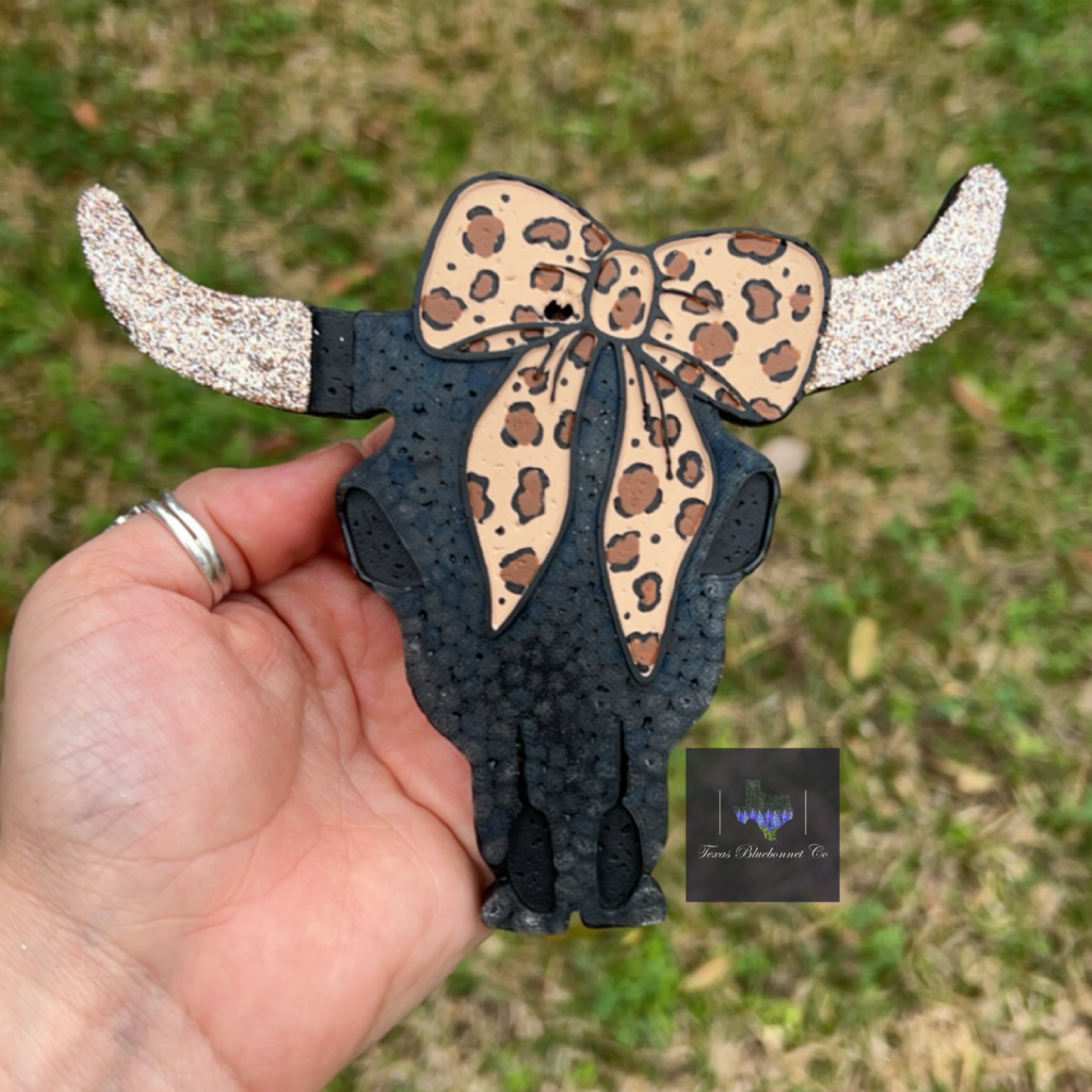 LARGE BULL SKULL W/ BOW (CHEETAH)