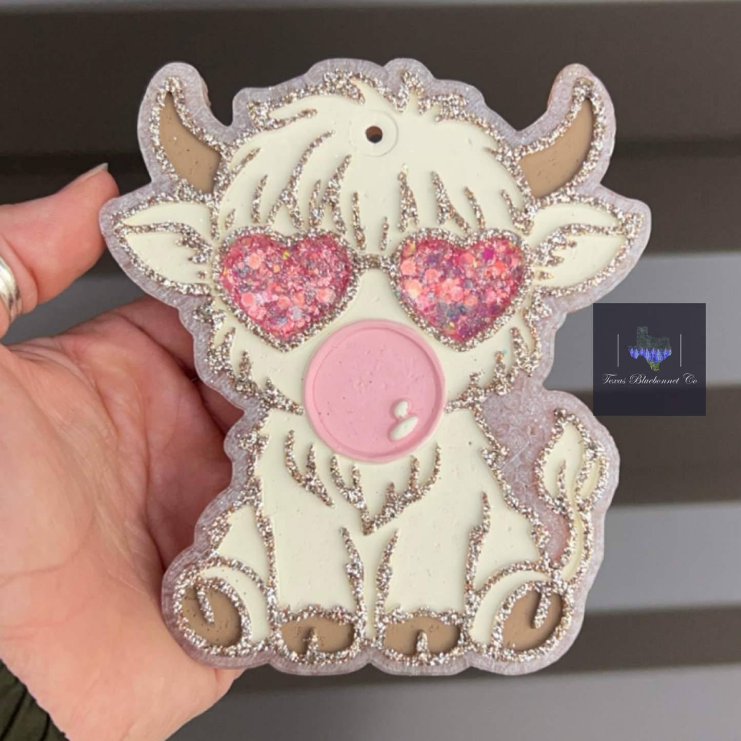 HIGHLAND COW W/ SUNGLASSES