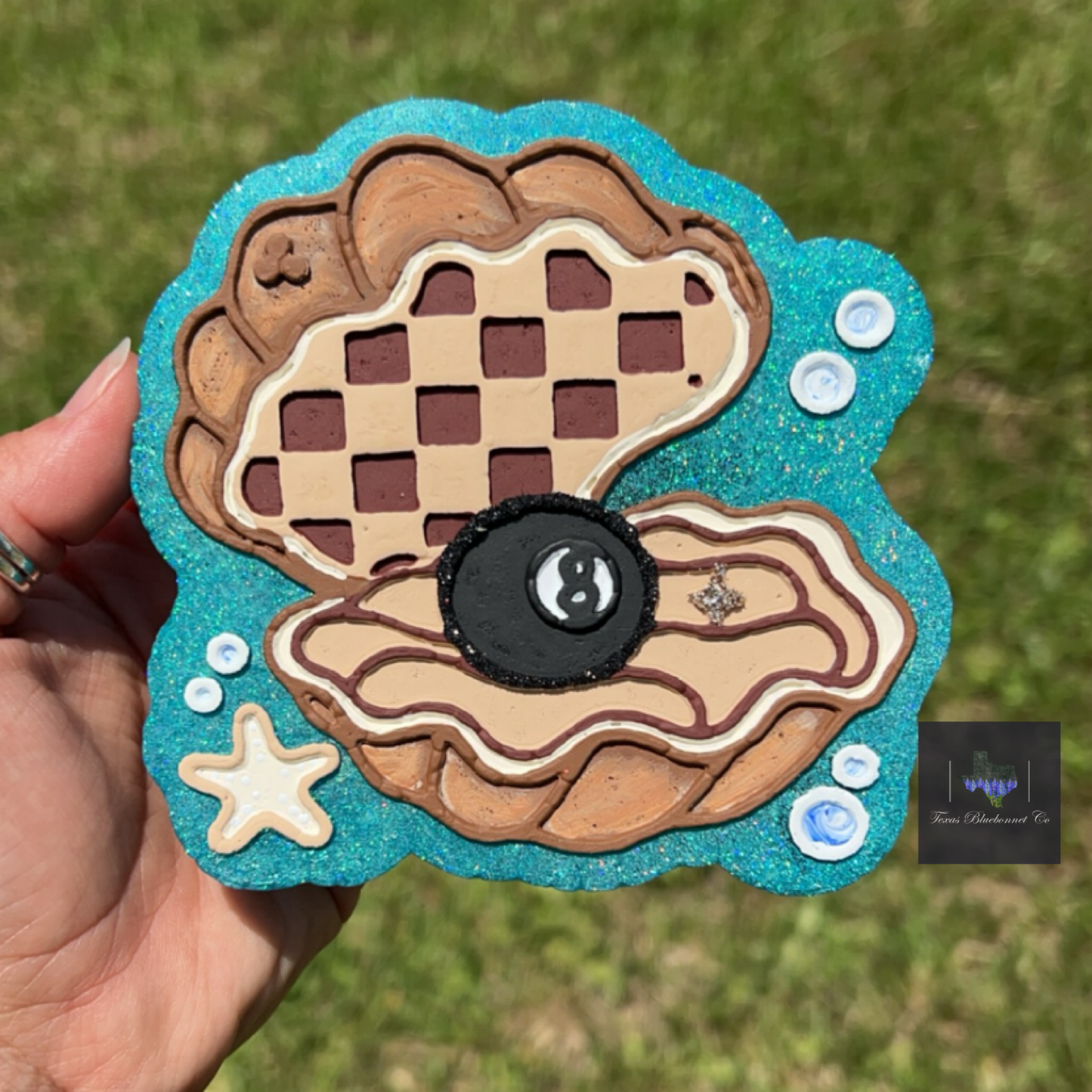 CHECKERED EIGHT BALL SHELL