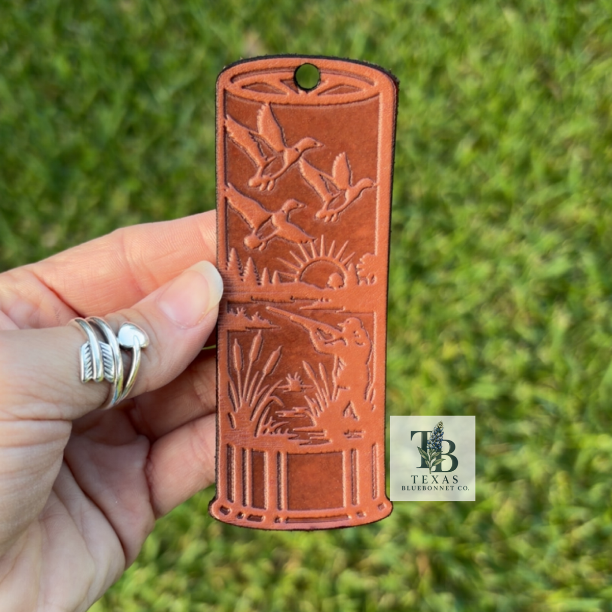 SHOT GUN SHELL HUNTING SCENE (LEATHER CHARM)