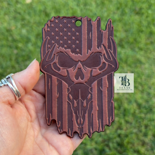 DEER SKULL W/ FLAG (LEATHER CHARM)