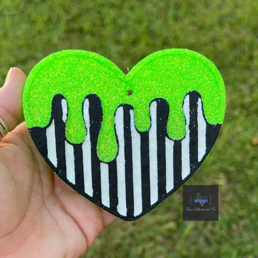 BEETLE JUICE DRIP HEART
