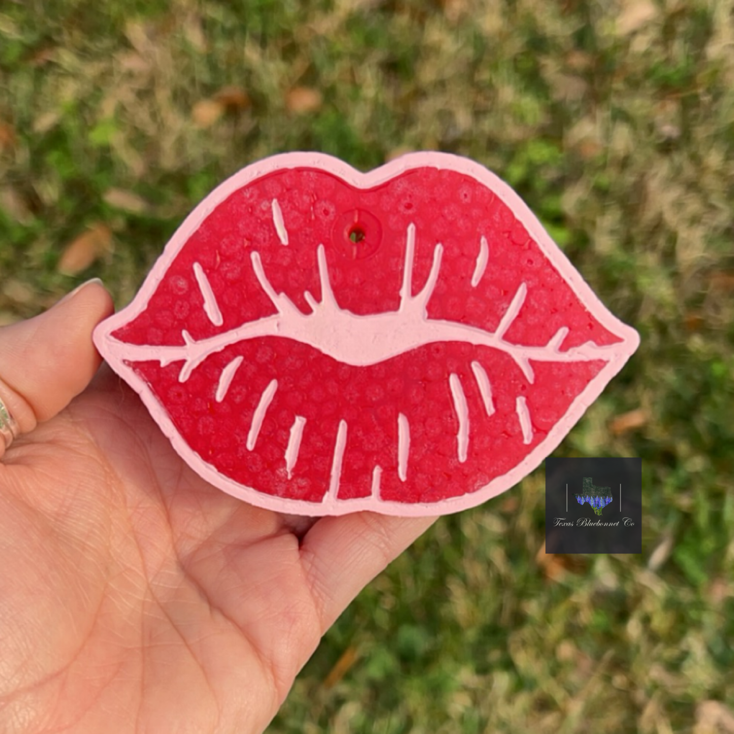 RED LIPS PINK BACKGROUND