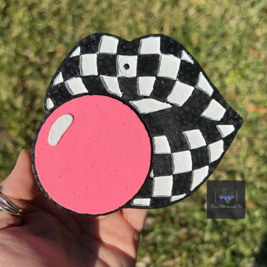CHECKERED LIPS W/ BUBBLE GUM