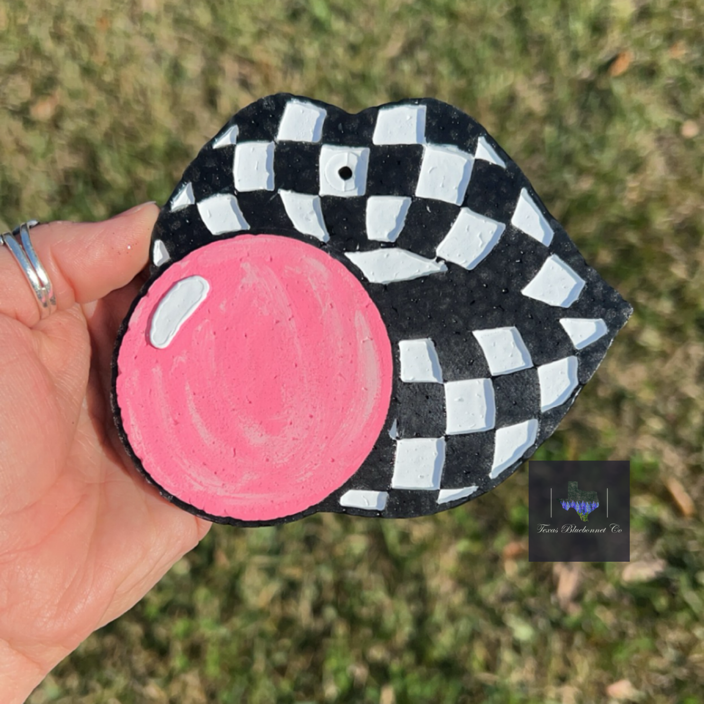 CHECKERED LIPS W/ BUBBLE GUM
