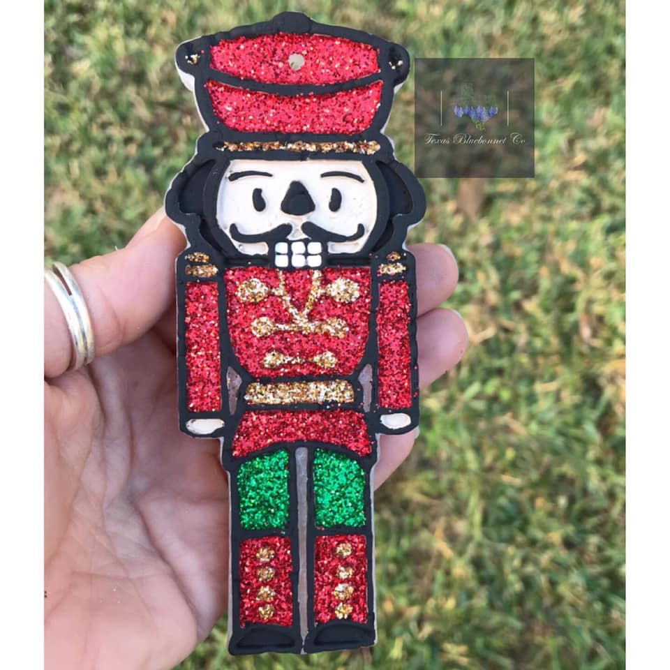 RED/GREEN NUTCRACKER